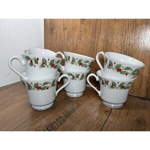 8 China Pearl Noel Holly & Berries Cups & Saucers Gold Trim